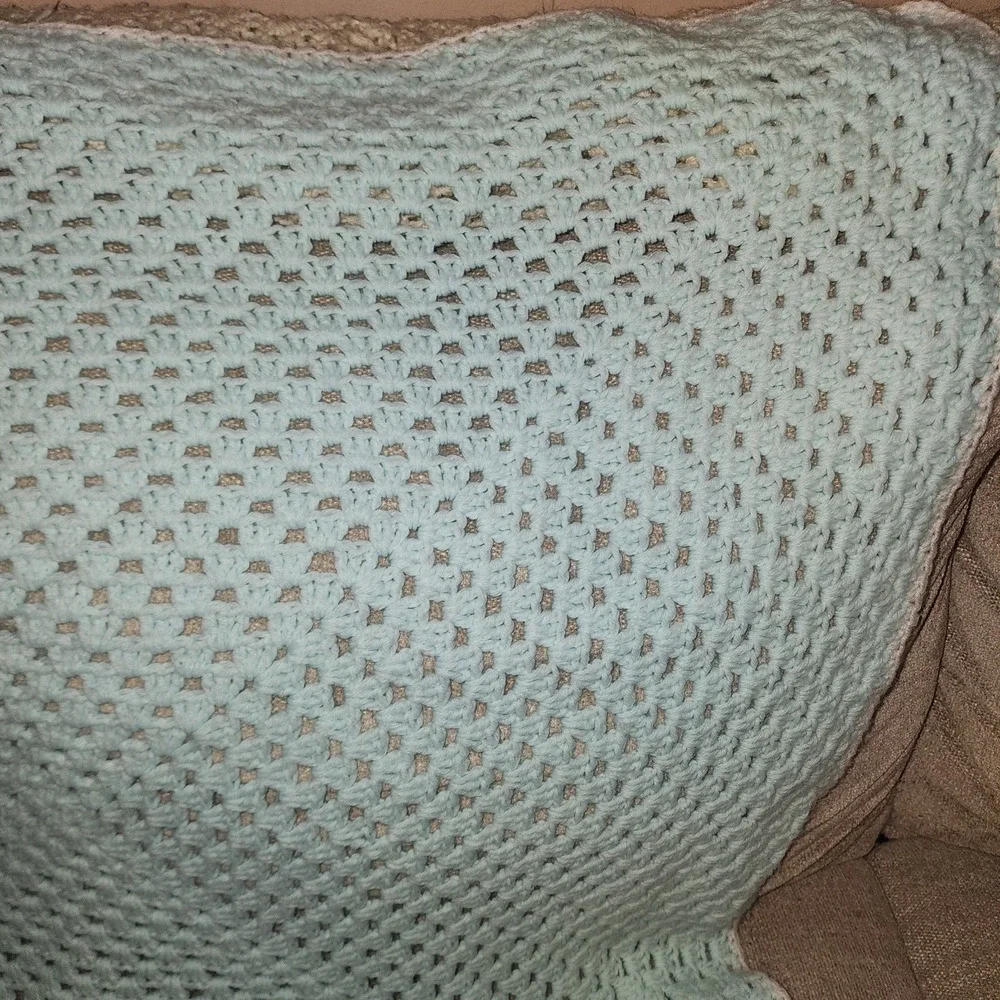 Handmade Crochet Baby Blanket Mint Green Clamshell White Edge ~ 42x42